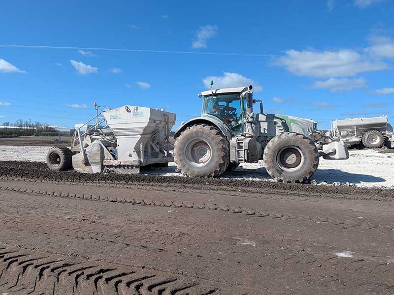 ground tractor white